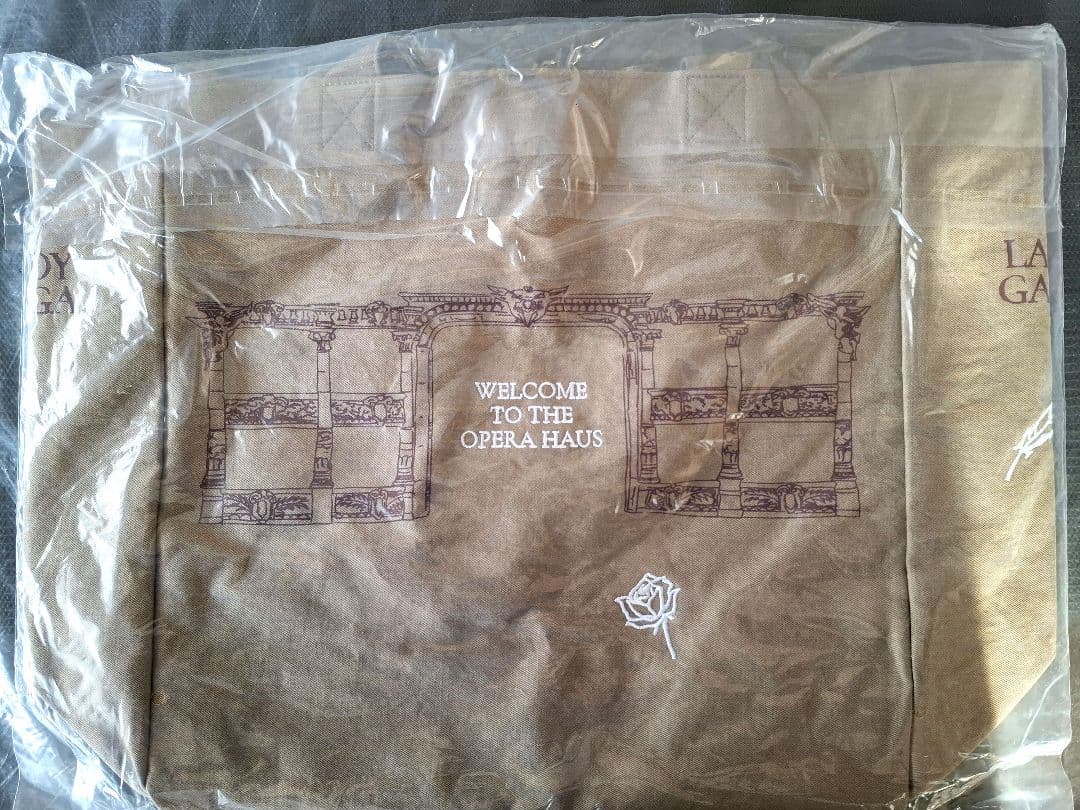 新品未開封】レディーガガ OPERA HOUSE TOTE TAN - メルカリ