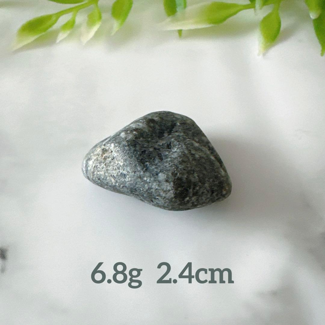 自然の丸み 遠野霊石】 にぎり石6個｜6つそろって生まれる