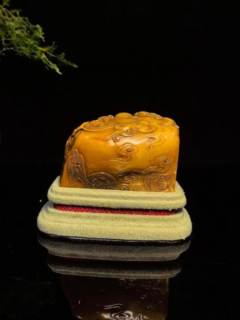 中国古美術・旧蔵寿山石瑞獣献宝の印鑑・手彫り・田黄石・風水・書道具・文房具・置物