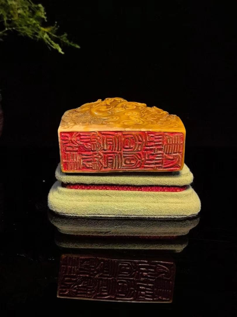 中国古美術・旧蔵寿山石瑞獣献宝の印鑑・手彫り・田黄石・風水・書道具・文房具・置物