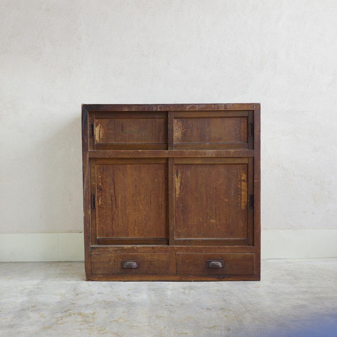 草むしり！　日本の古い引き戸の棚