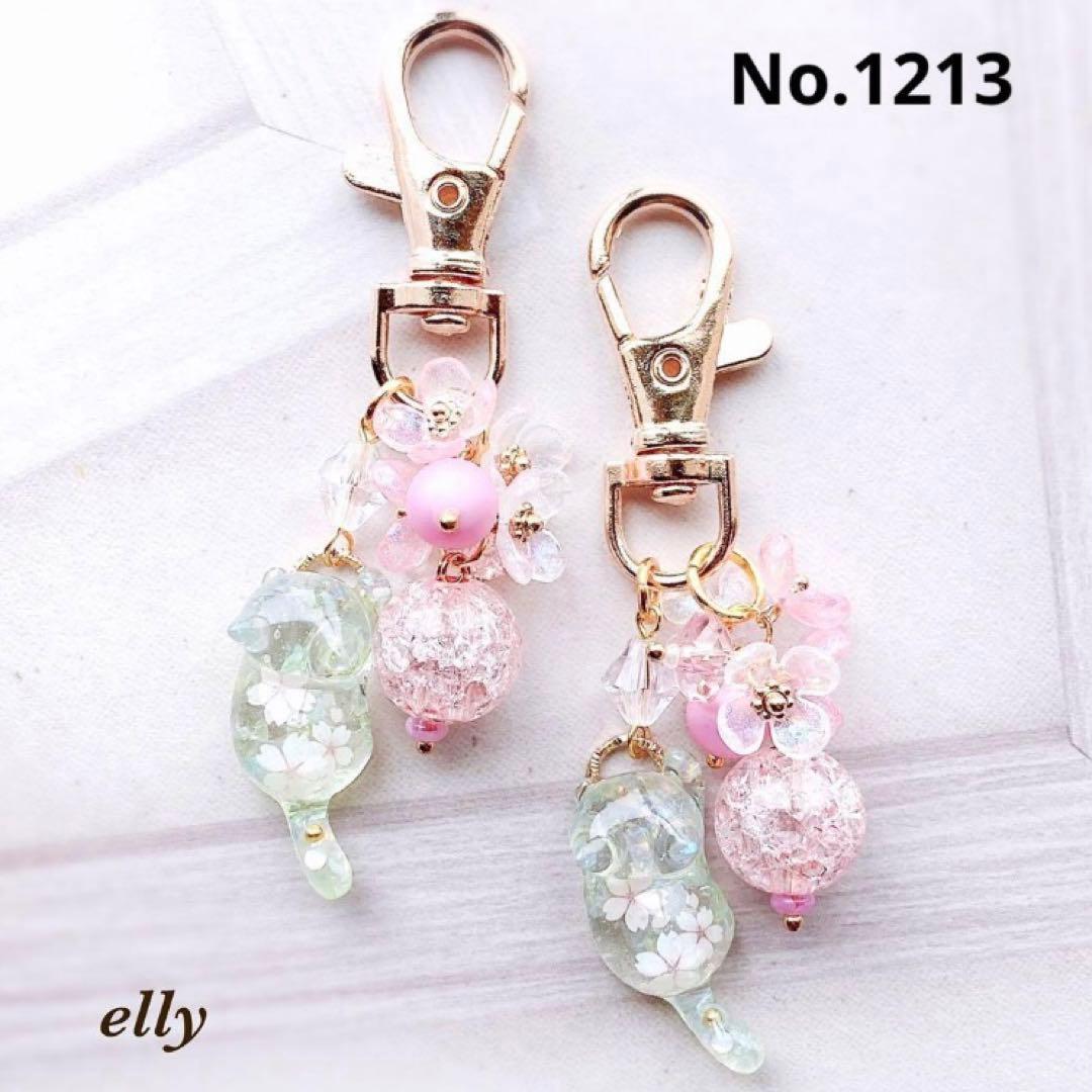 【sawasawa様】1198.天然石　琉球ガラス　桜　じゃれ猫　レジン　根付