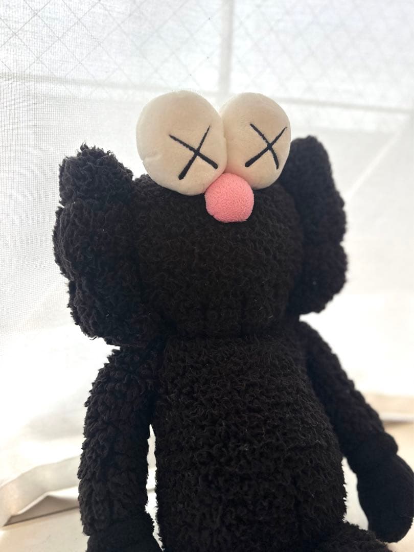 KAWS BFF カウズ ぬいぐるみ ブラック シリアルナンバー入り レア