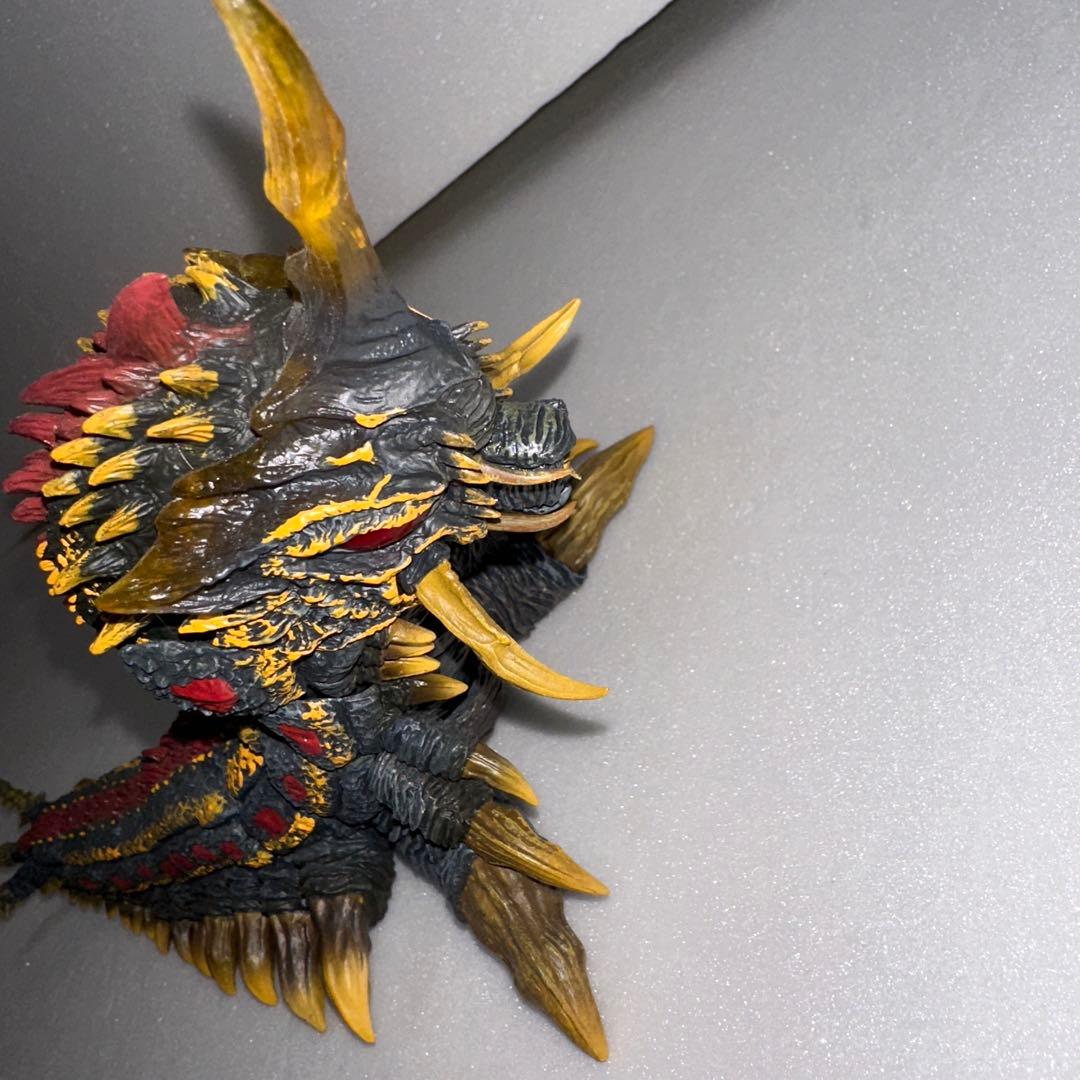 S.H.MonsterArts バトラ 幼虫 フィギュア