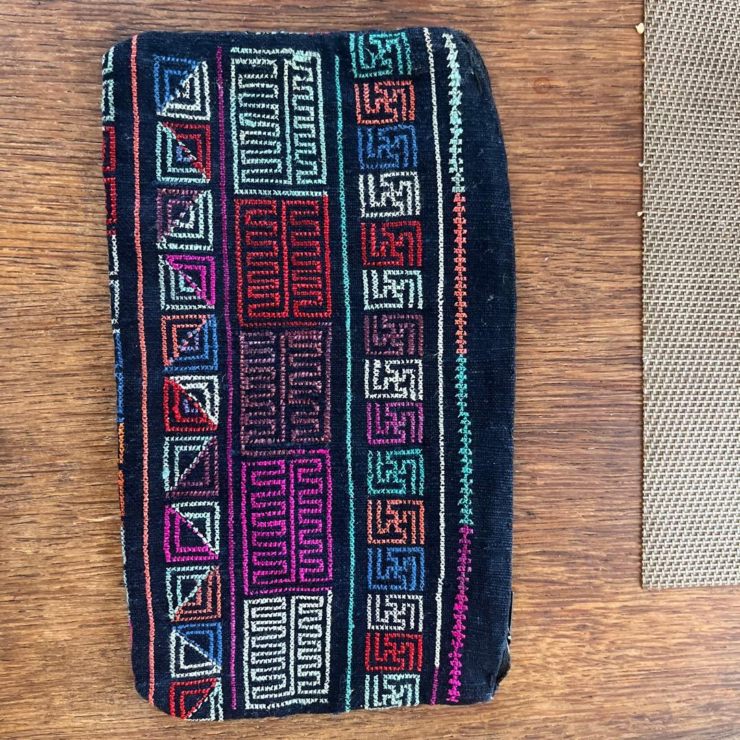 ハンドメイド 刺繍ポーチ ファスナー付き