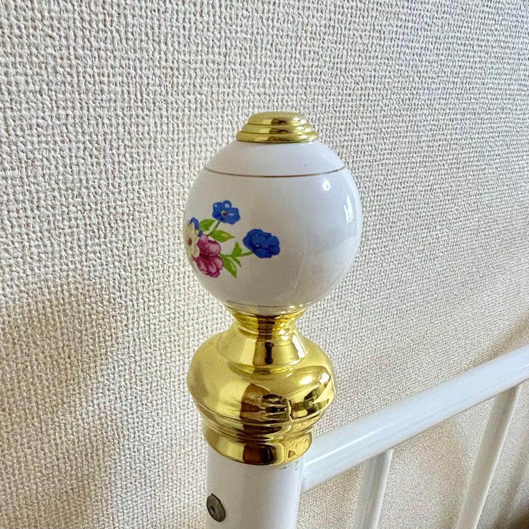 ジュリア　シングルベッドフレーム ホワイト アイアン　ニトリ