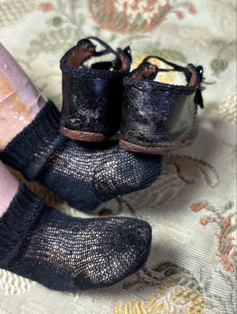 セール中　アンティークビスクドール用シューズ　ブリュシューズ　革製　ソックス付き