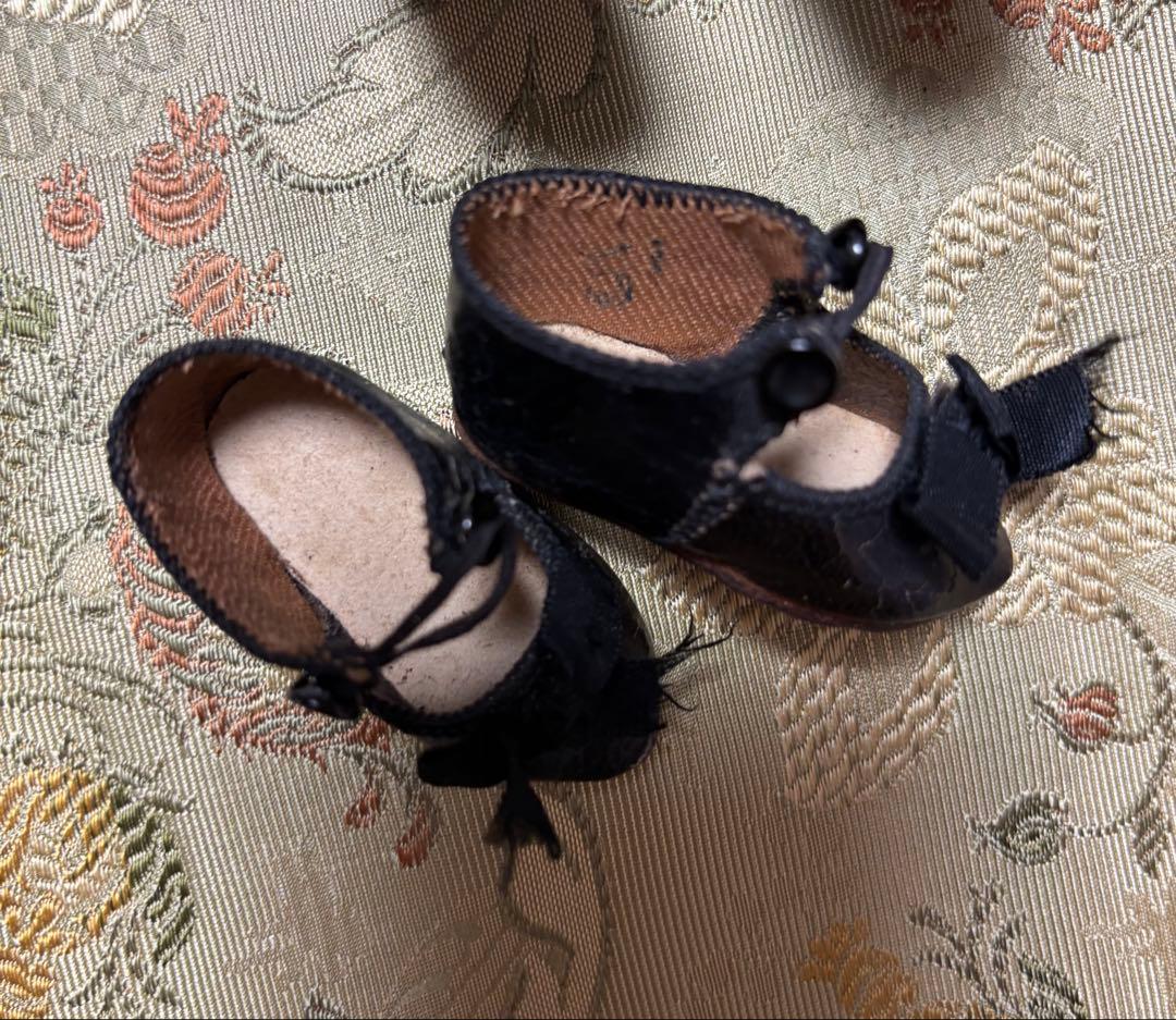 セール中　アンティークビスクドール用シューズ　ブリュシューズ　革製　ソックス付き