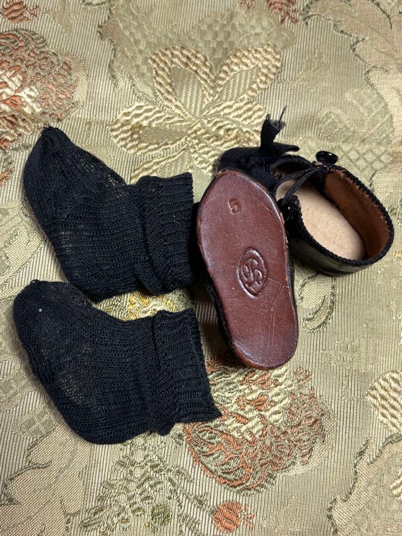 セール中　アンティークビスクドール用シューズ　ブリュシューズ　革製　ソックス付き