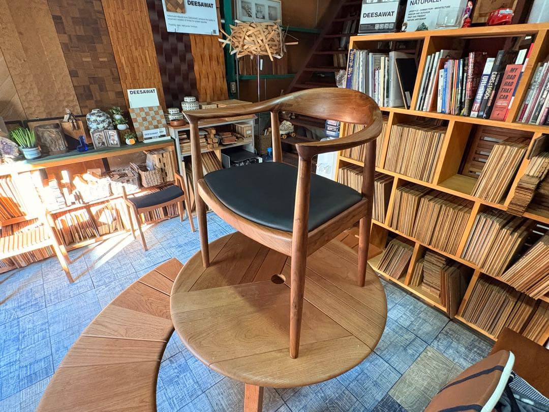 「ザ・チェアー」　ジェネリック品　ウォルナットフレーム