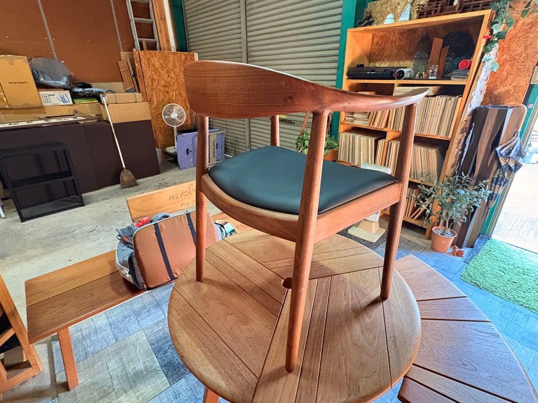 「ザ・チェアー」　ジェネリック品　ウォルナットフレーム