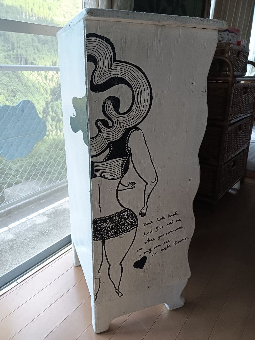 木製　モノクロ　シェルフ　1点物　猫足