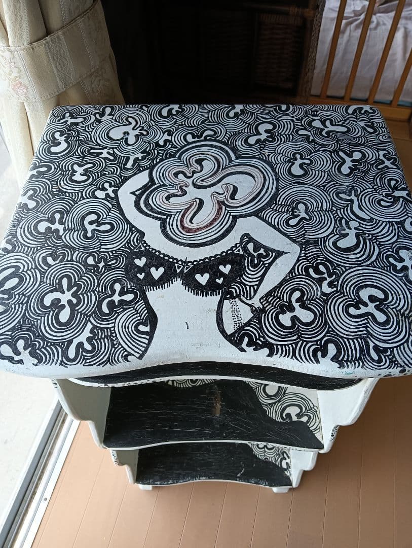 木製　モノクロ　シェルフ　1点物　猫足