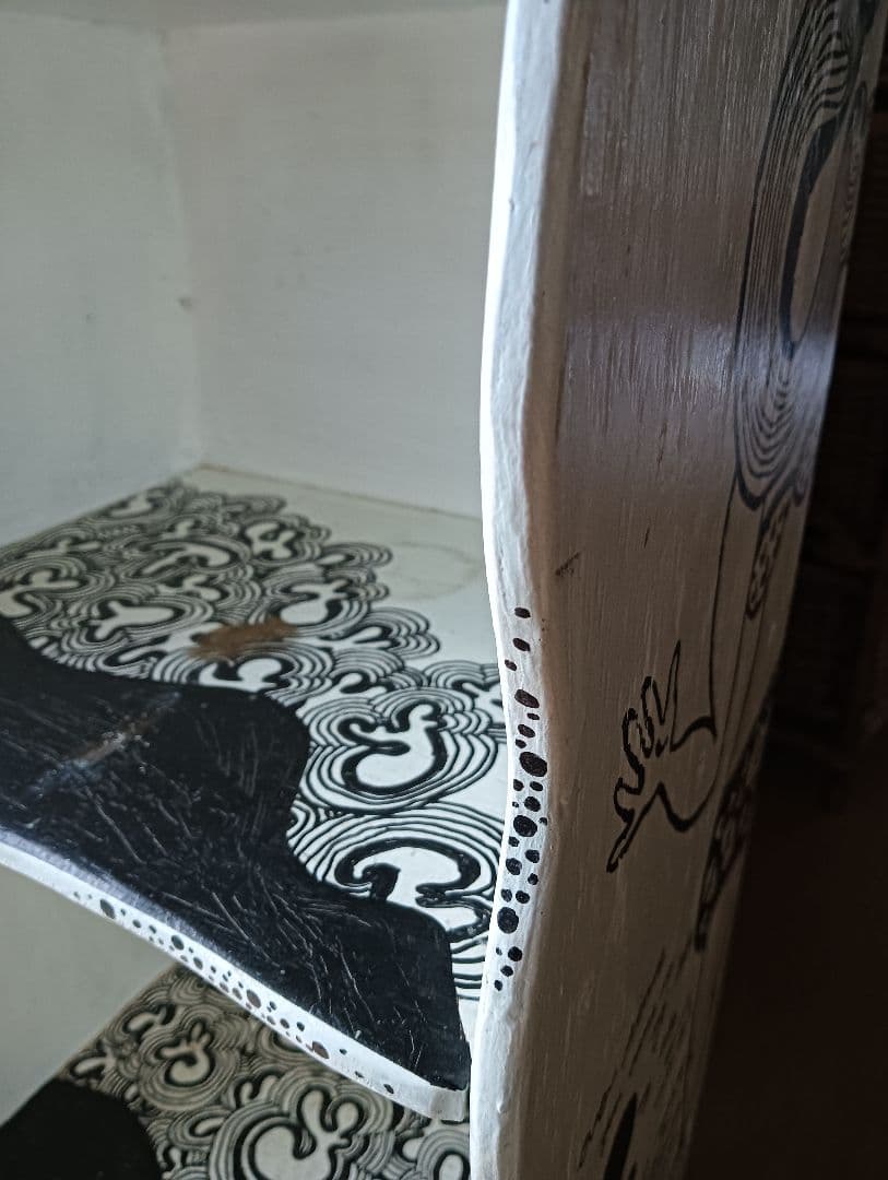 木製　モノクロ　シェルフ　1点物　猫足