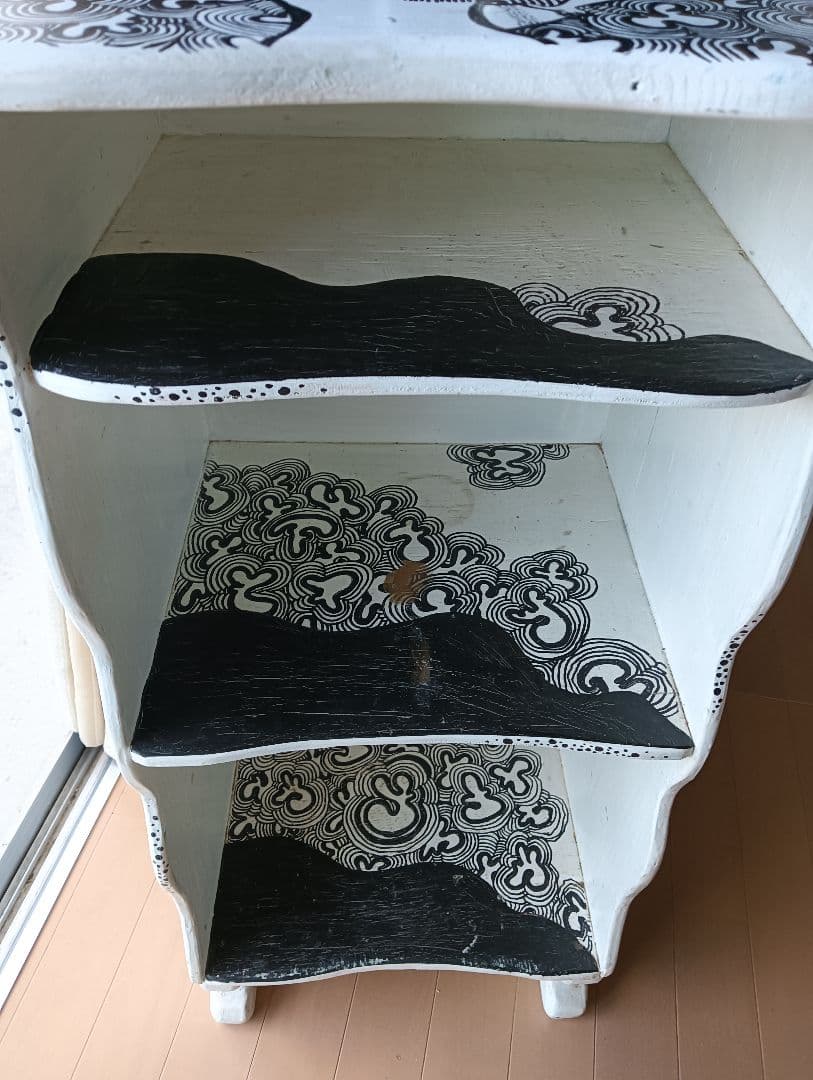 木製　モノクロ　シェルフ　1点物　猫足