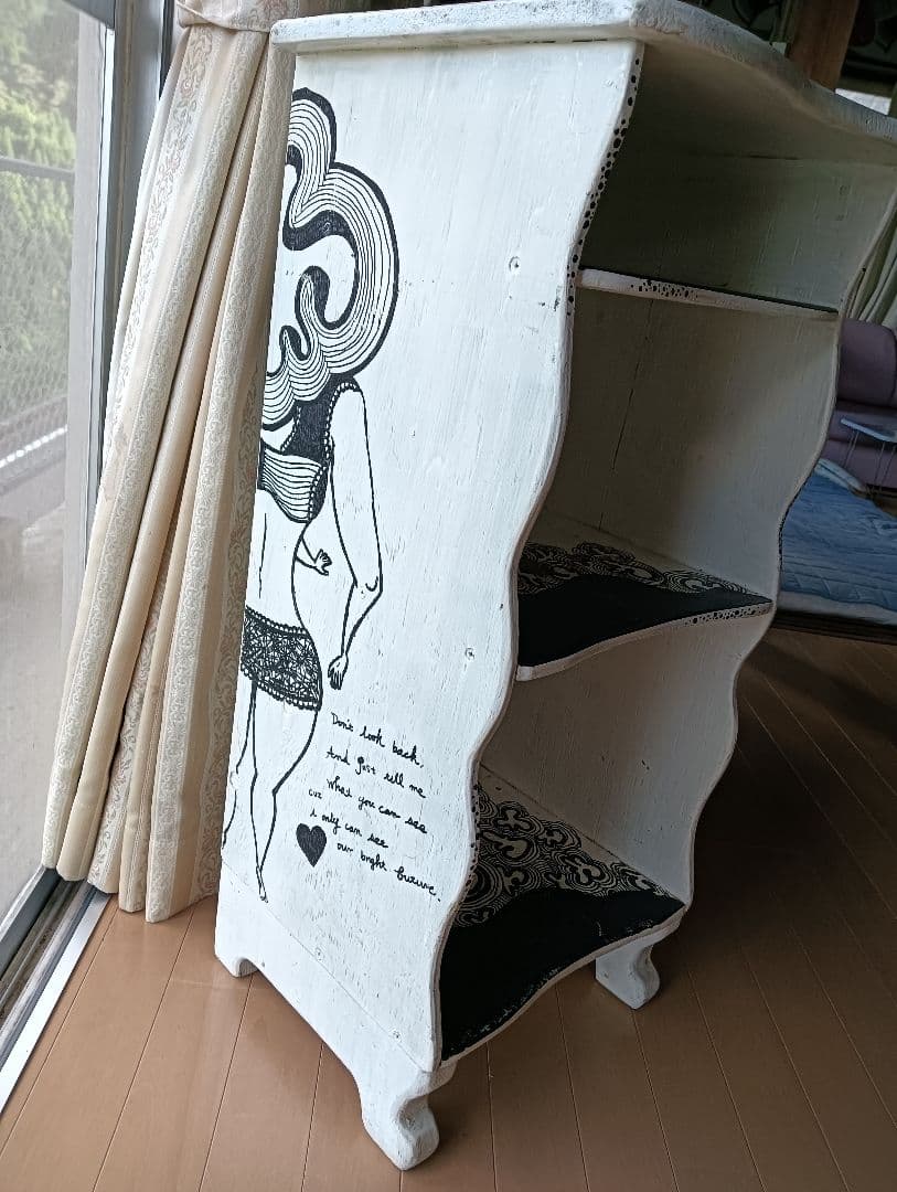 木製　モノクロ　シェルフ　1点物　猫足