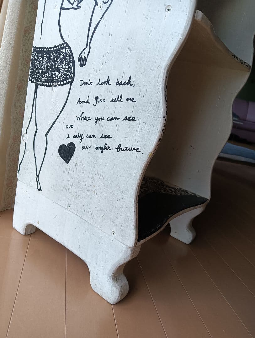 木製　モノクロ　シェルフ　1点物　猫足