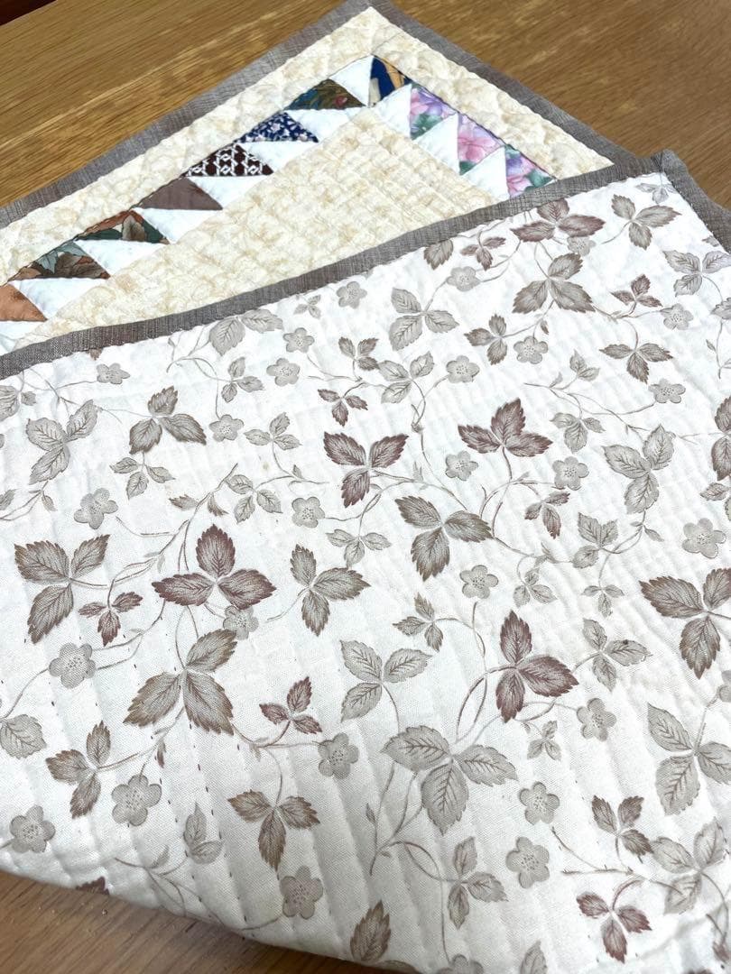 ハンドメイド パッチワーク キルト タペストリー りんごの木 - メルカリ