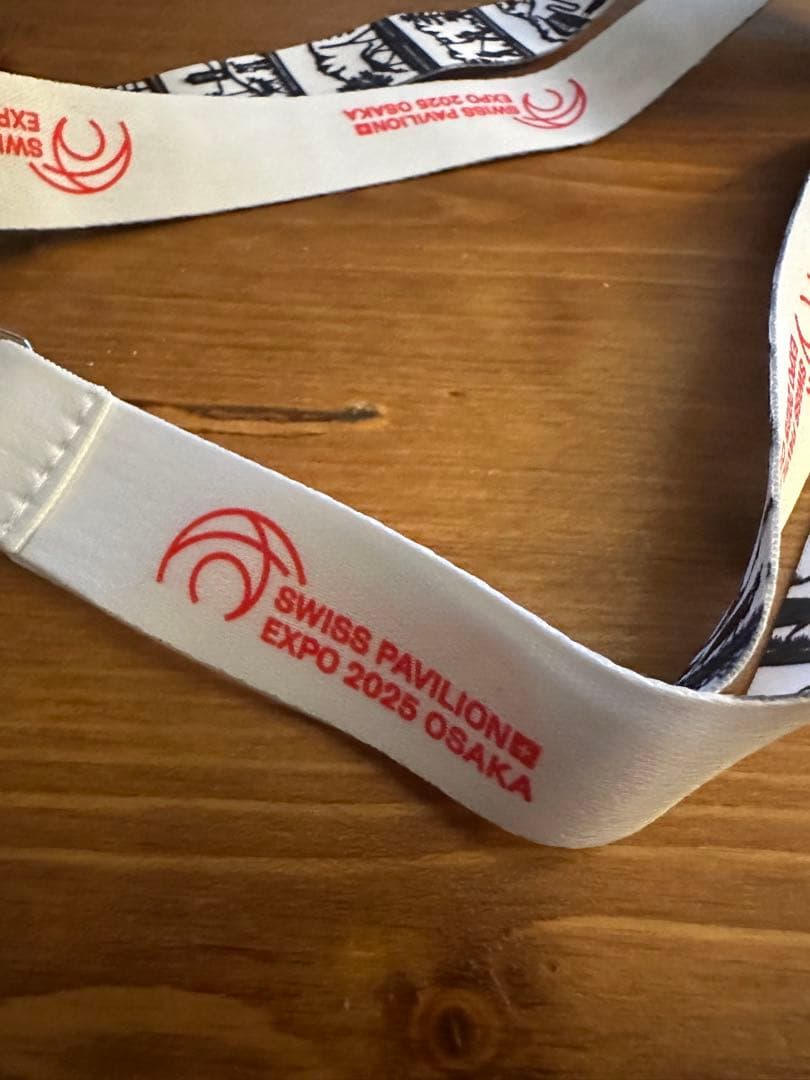 大阪関西万博 スイスパビリオン 限定ネックストラップ ピンバッジ
