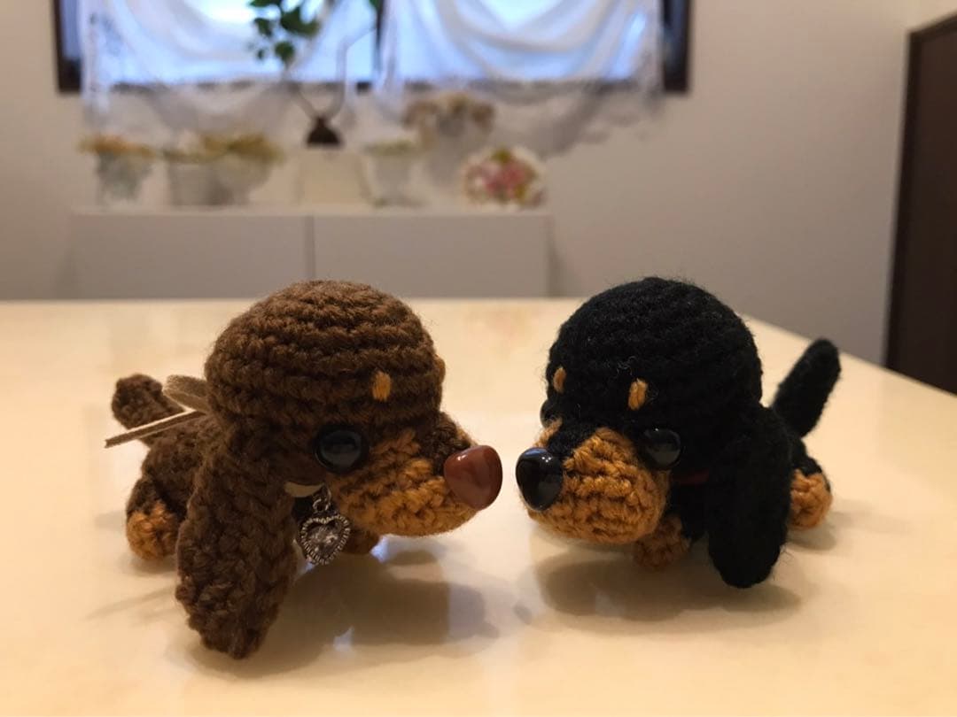 あみぐるみ♡ミニチュアダックス♡おすわり♡ハートチョーカー付き♡