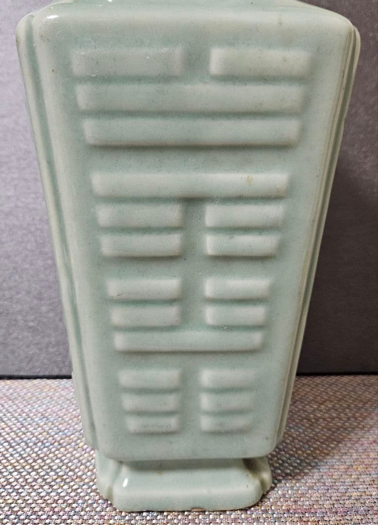 【時代古作品❗】青磁　算木文様　四方瓶 壺　花入れ　花生け　高さ 29.7cm