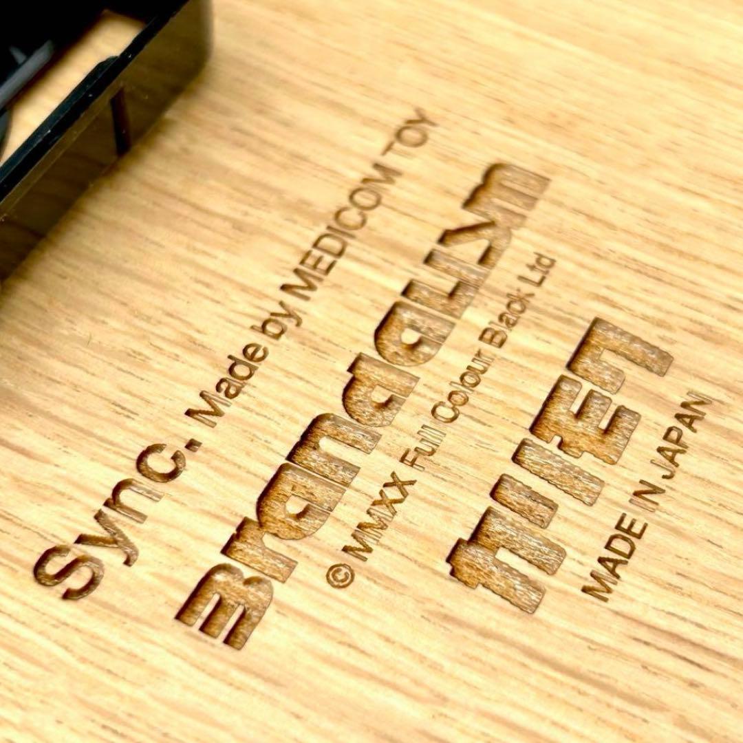 バンクシー カリモク インテリア 壁掛時計 フラワーボンバー 花束