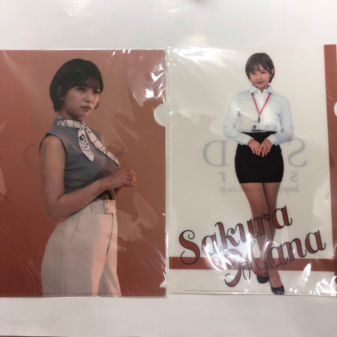 紗倉まなさんの水筒かなりレアな物です あとバッチ、