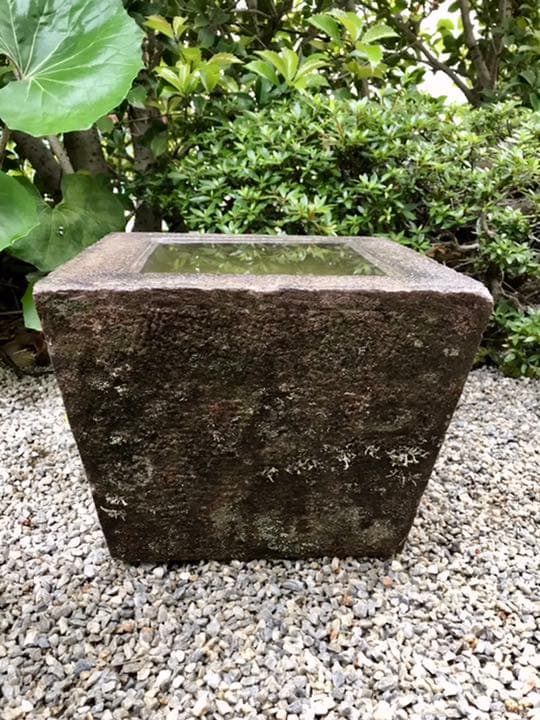【天然石台形水鉢・蹲・向鉢】ガーデニング箱庭造園水石飾り石バードバス