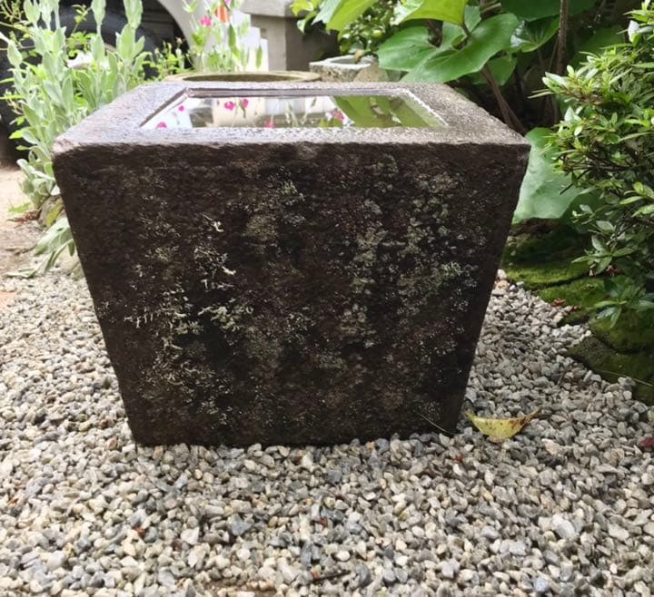 【天然石台形水鉢・蹲・向鉢】ガーデニング箱庭造園水石飾り石バードバス