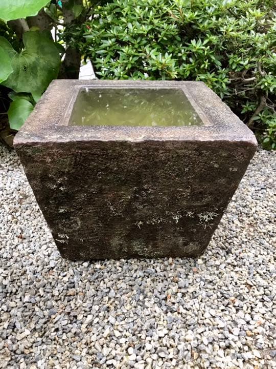 【天然石台形水鉢・蹲・向鉢】ガーデニング箱庭造園水石飾り石バードバス