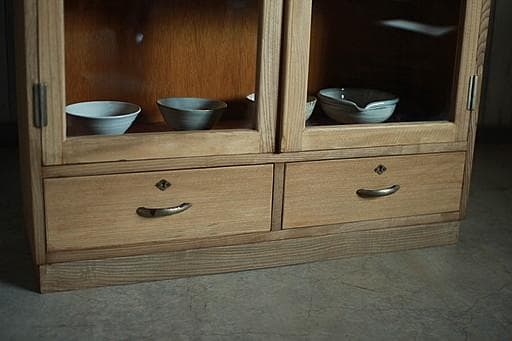 古い木枠のガラス戸棚　引き出し2杯　食器棚　水屋　キャビネット　古家具　古民家