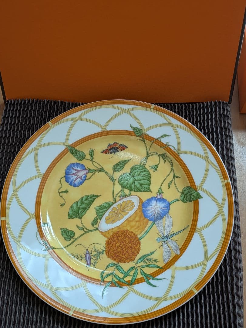 エルメス 陶器皿2枚セット シエスタ 24cm 花と昆虫の装飾皿 Hermes