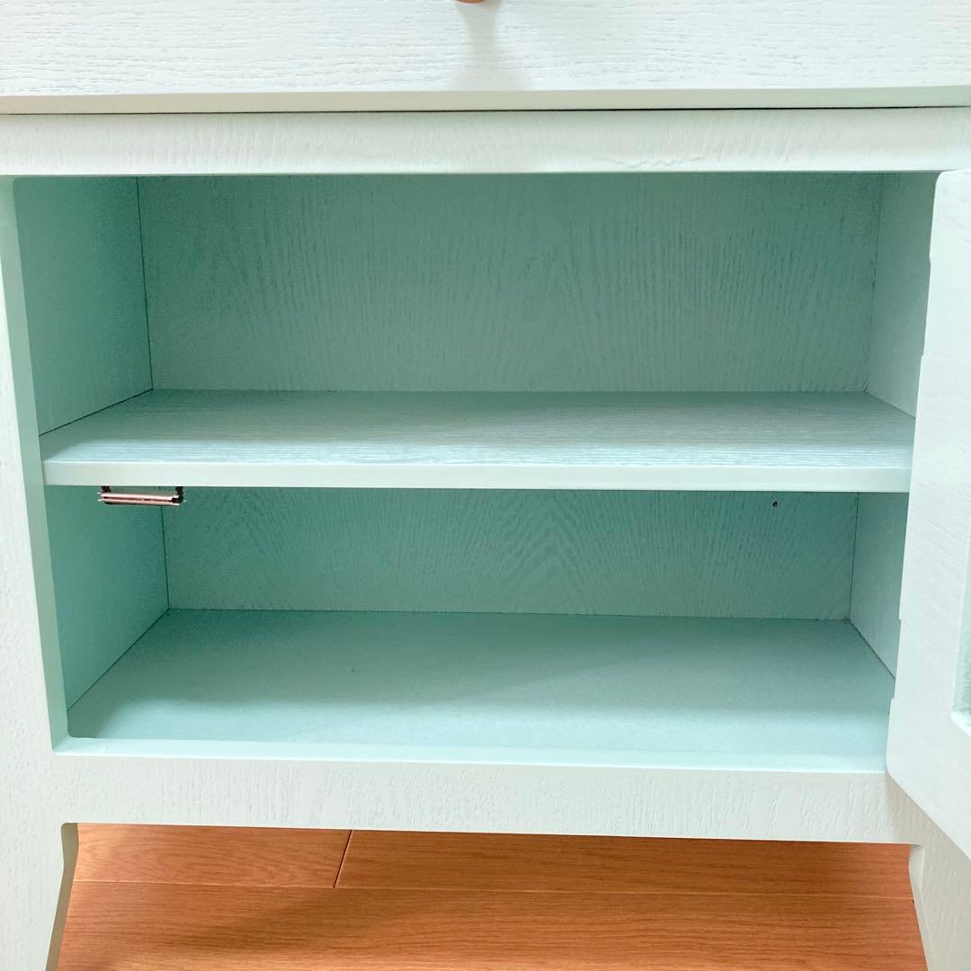 キャビネット　ビンテージ　レトロ　ポップ　インテリア　サイドテーブル