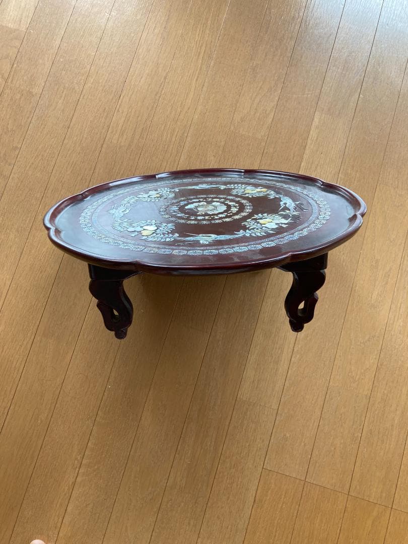 引き取り割引あり　赤色花形木製テーブル　螺鈿細工　丸テーブル