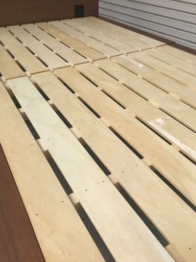 ☆【引取り限定】Granz ベッドフレーム　セミダブルサイズ