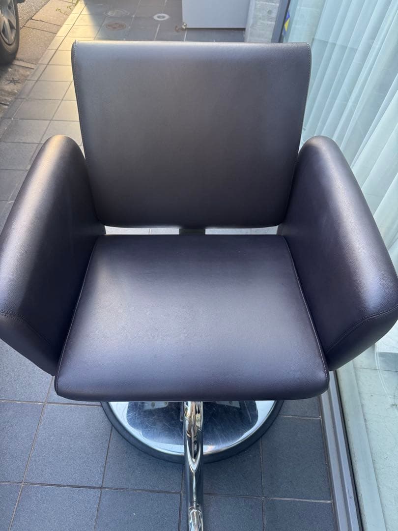 2台在庫あり　美容室　スタイリングチェア　ビューティガレージ ス 回転式チェア