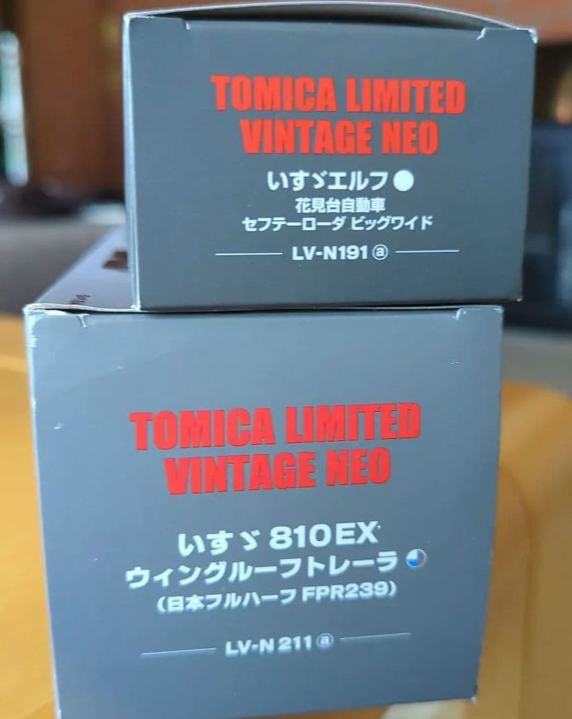 トミカ リミテッドヴィンテージネオ いすゞ810EX & エルフセフテー