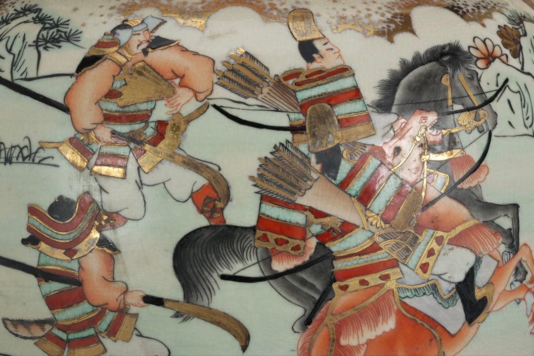 薩摩焼 丸十字家紋 金襴手色絵金彩 武者人物図 獅子摘 三足香炉 特大62cm