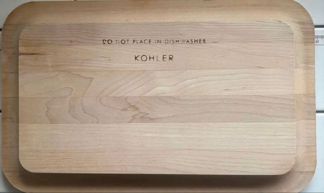Kohler社製 木製カッティングボード （食器洗い乾燥機不可）
