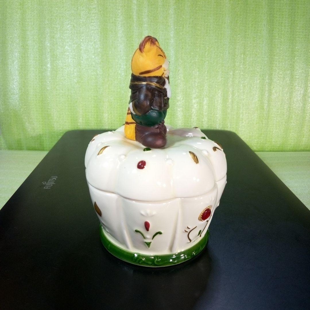 猫のフィギュア付きオルゴール　曲名:トイランド　小物入れ　陶器製？　レトロ