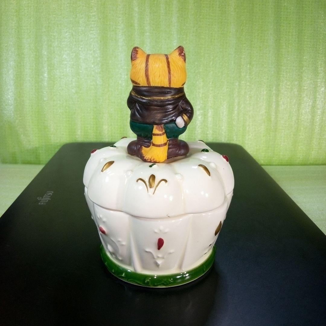 猫のフィギュア付きオルゴール　曲名:トイランド　小物入れ　陶器製？　レトロ