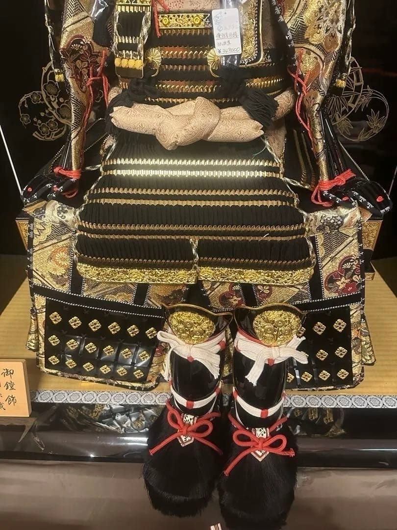五月人形 鎧飾り 豪華兜鎧一式 金装飾 黒屏風付き 端午の節句 新品未使用
