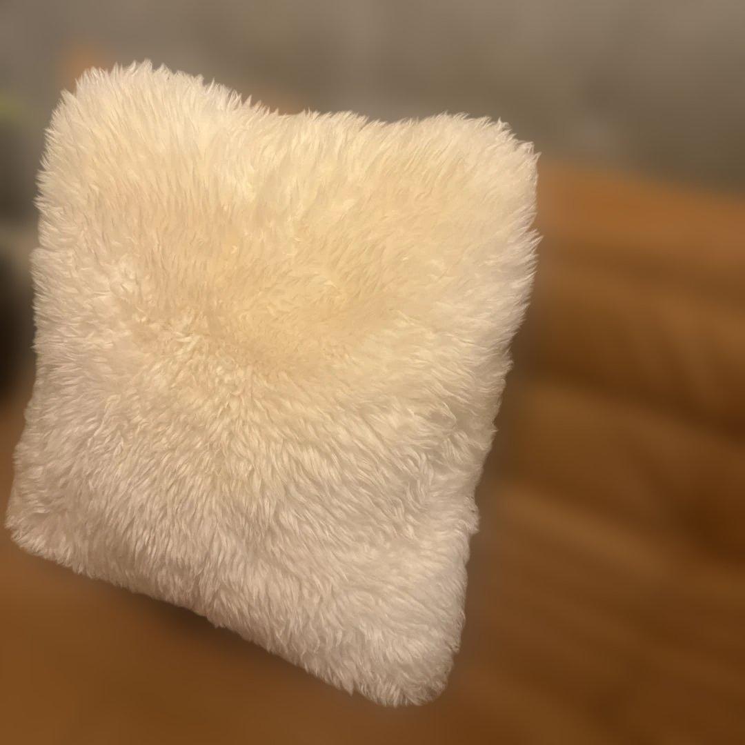 ロンハーマンBowron ムートンクッション クリーム 55cm - メルカリ