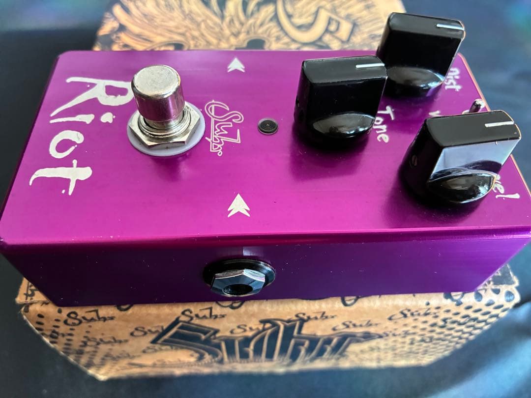 Suhr Riot ハイゲインディストーションペダル
