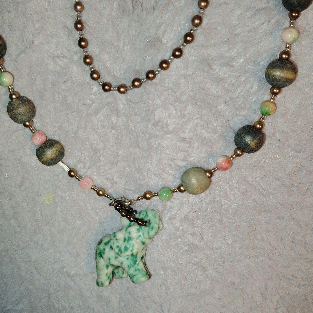ハンドメイド ネックレス 天然石　象のチャーム付き