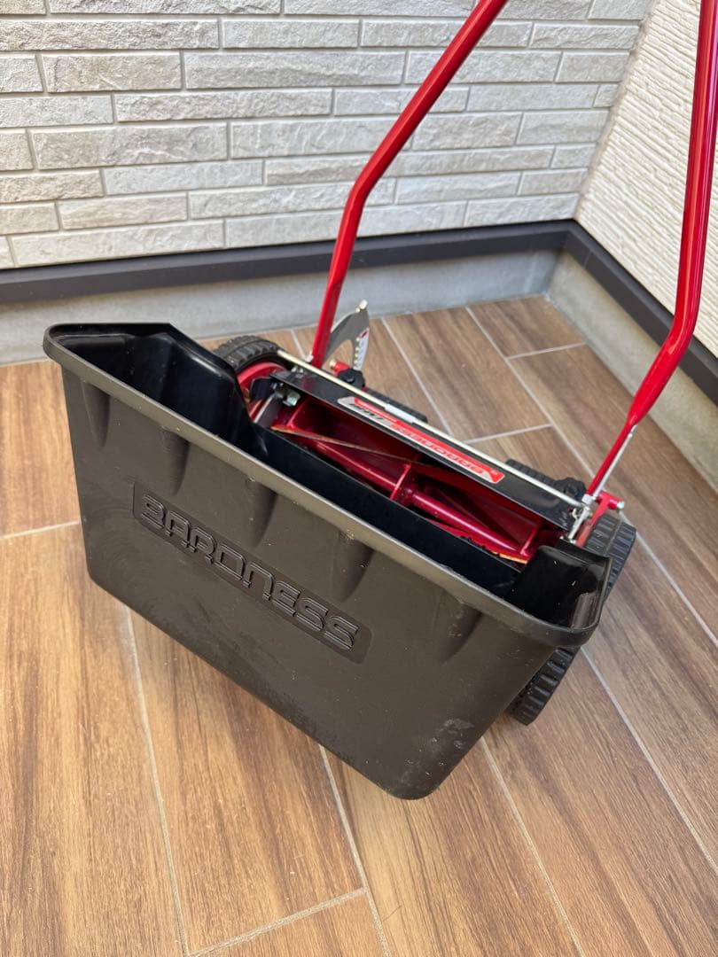 バロネス手動式芝刈り機　LM4D