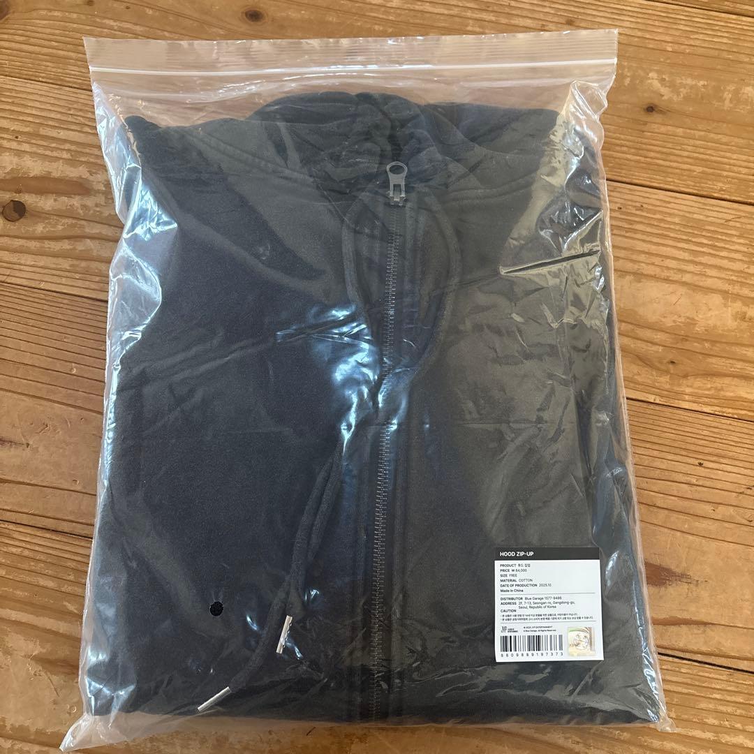 TWICE ポップアップ フードジップ パーカー 10ve universe - メルカリ