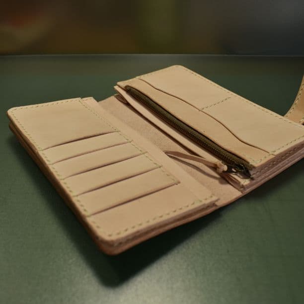 特別価格1点限り★ヌメ革ロングウォレット ベルト留めタイプ