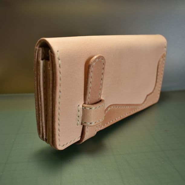 特別価格1点限り★ヌメ革ロングウォレット ベルト留めタイプ