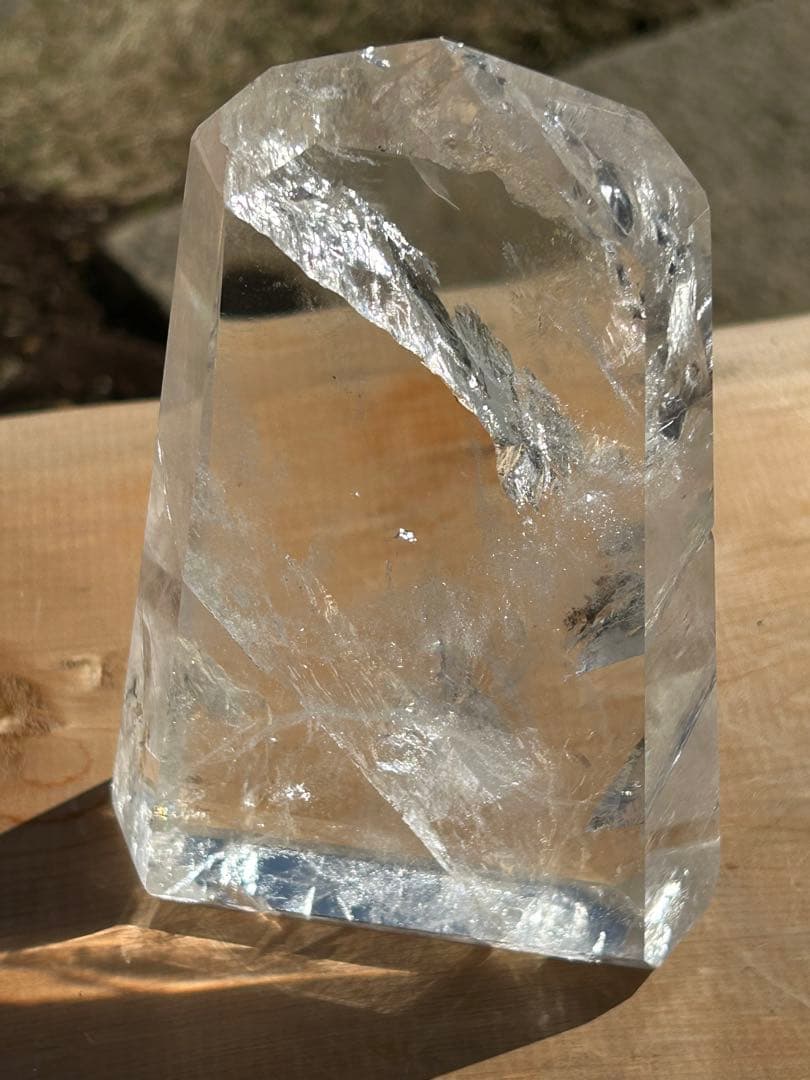 水晶透明度が高く最高品質AAAAAレインボークラック入